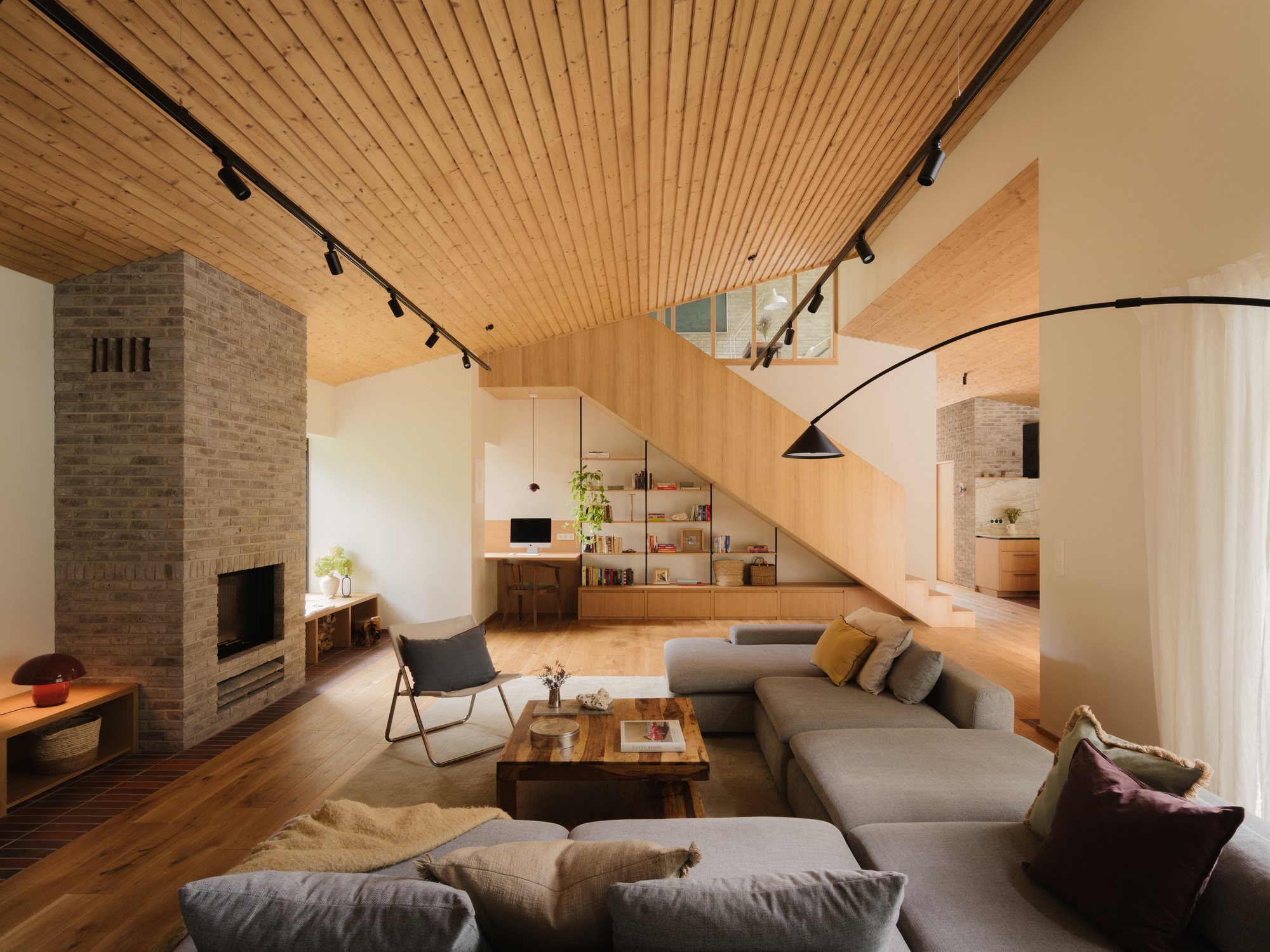 Residence on the Edge of National Forest / Studio GAB-33