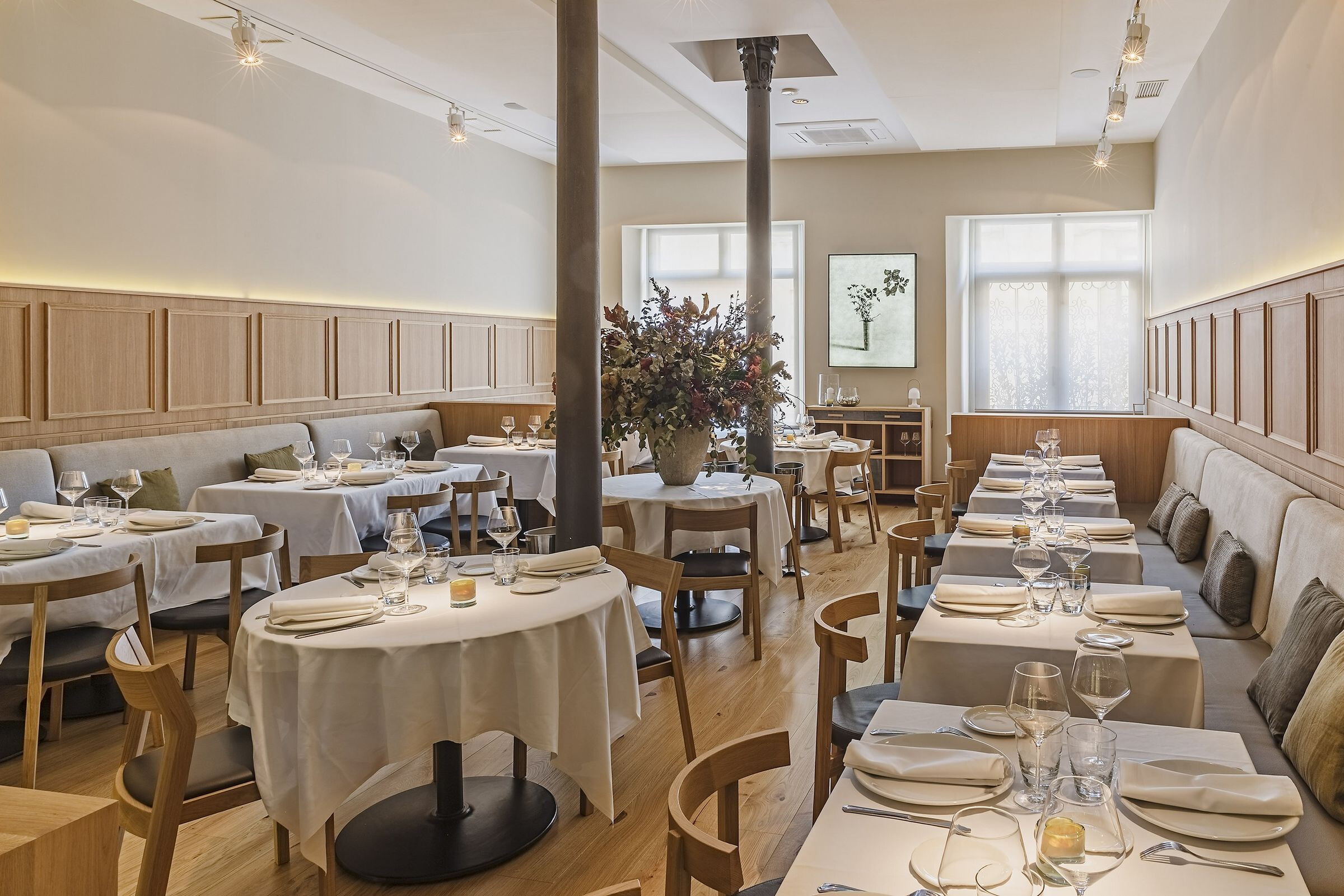 重塑历史印记，打造优雅餐饮空间-16