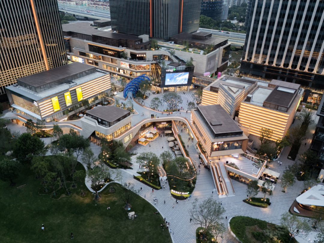 上海徐汇万科广场 | 城市地毯 自然来野丨中国上海丨上海柏熙标识有限公司-7