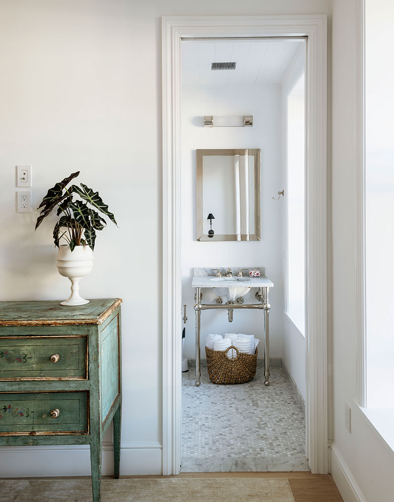 布碌仑镇屋的雪白室内设计-22