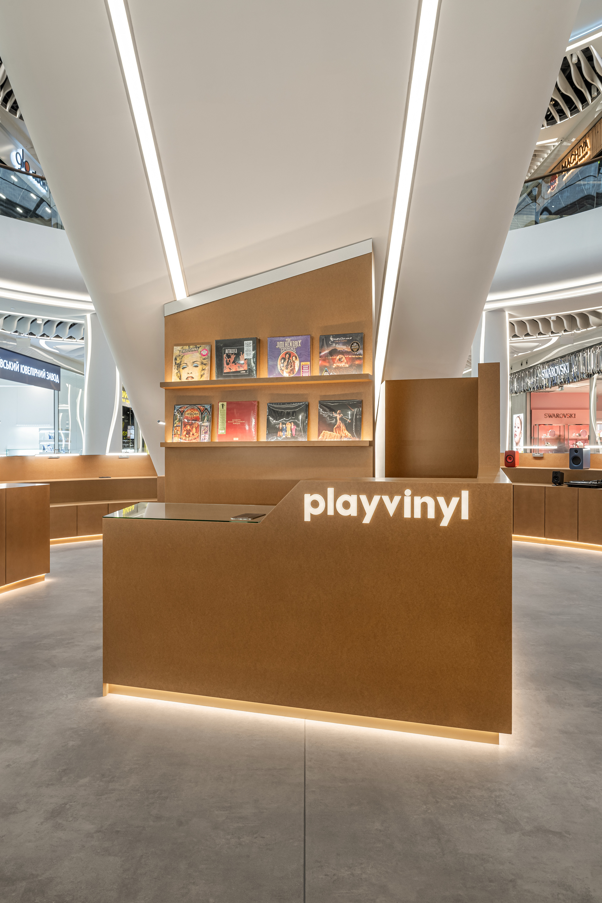 在商场播放黑胶唱片丨乌克兰基辅丨Julia Katerinych,Vitalii Sobchenko-24