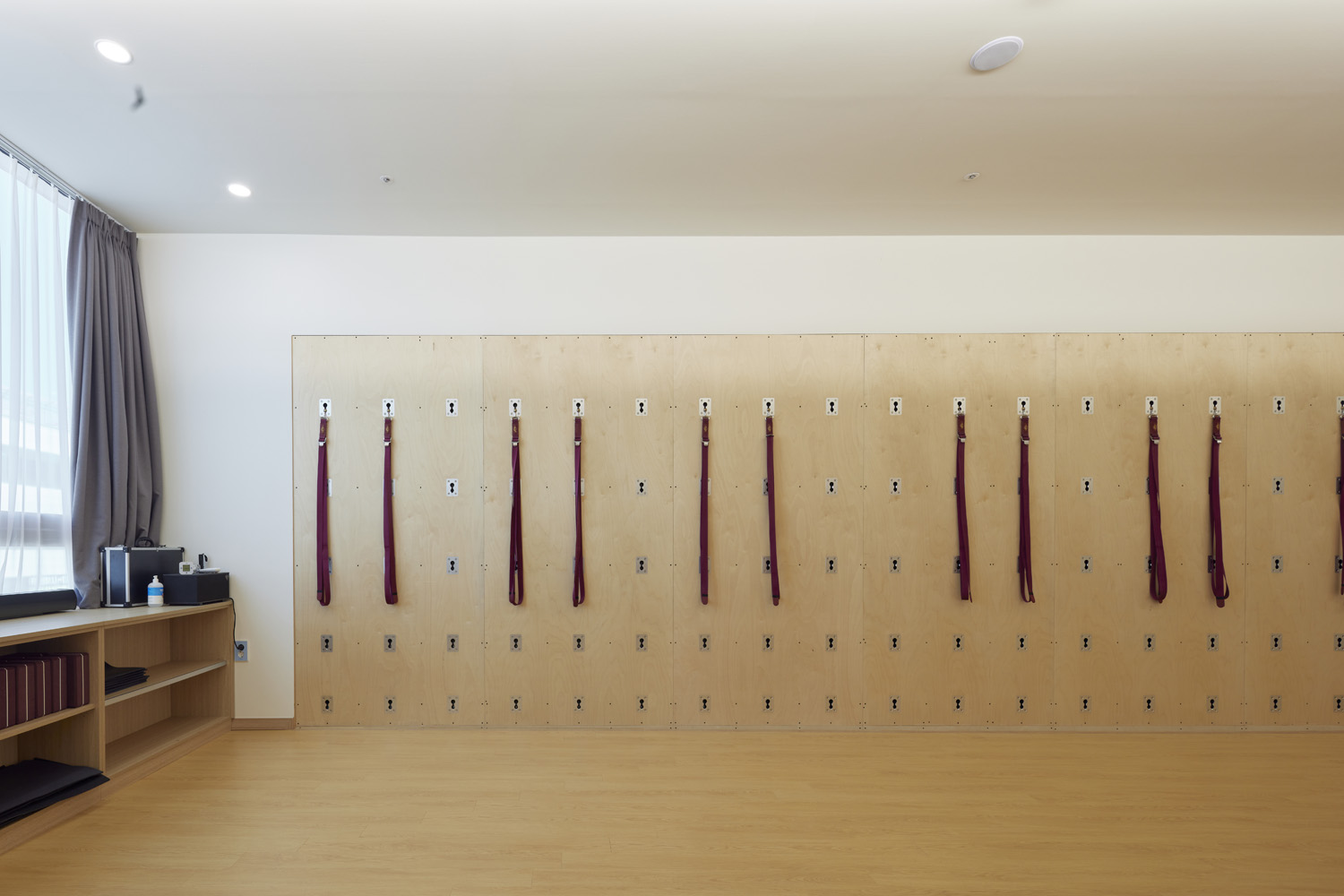 舒适 67 平瑜伽学院，白色与木纹的宁静空间-16