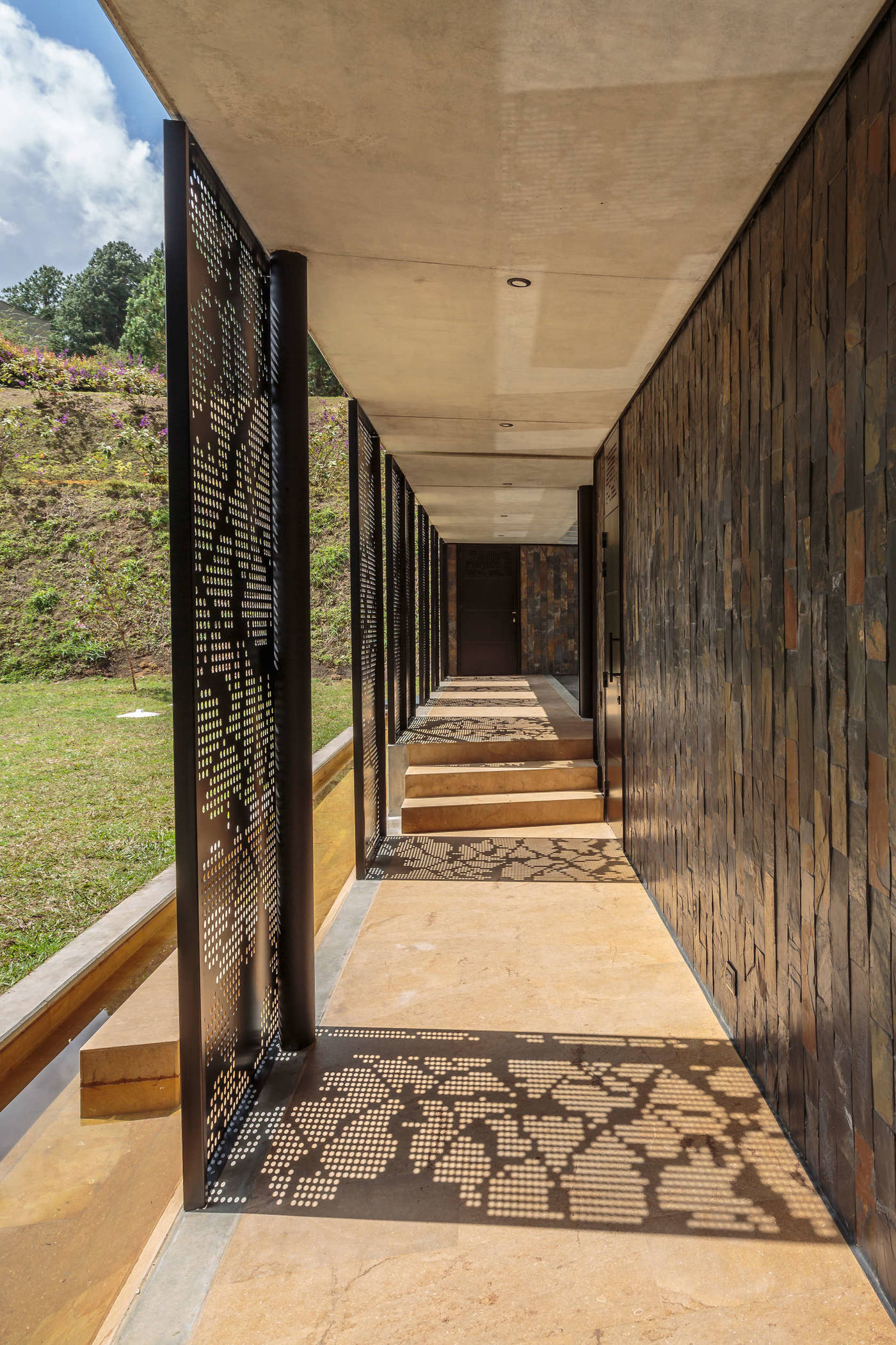 直棱直角的美好——开放可达的天井伴着散落一屋的阳光-10