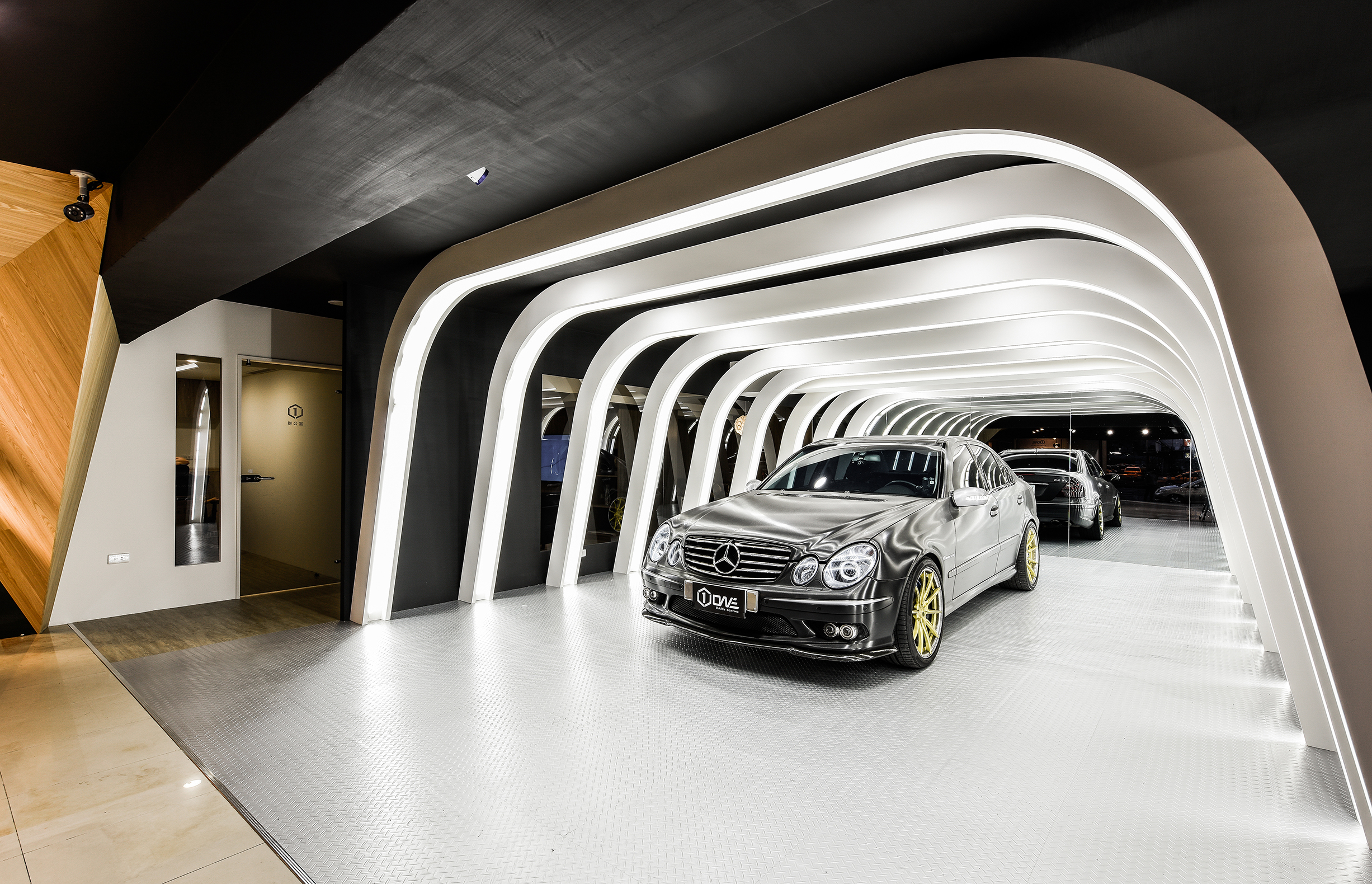 颠覆传统的汽车展厅设计-9