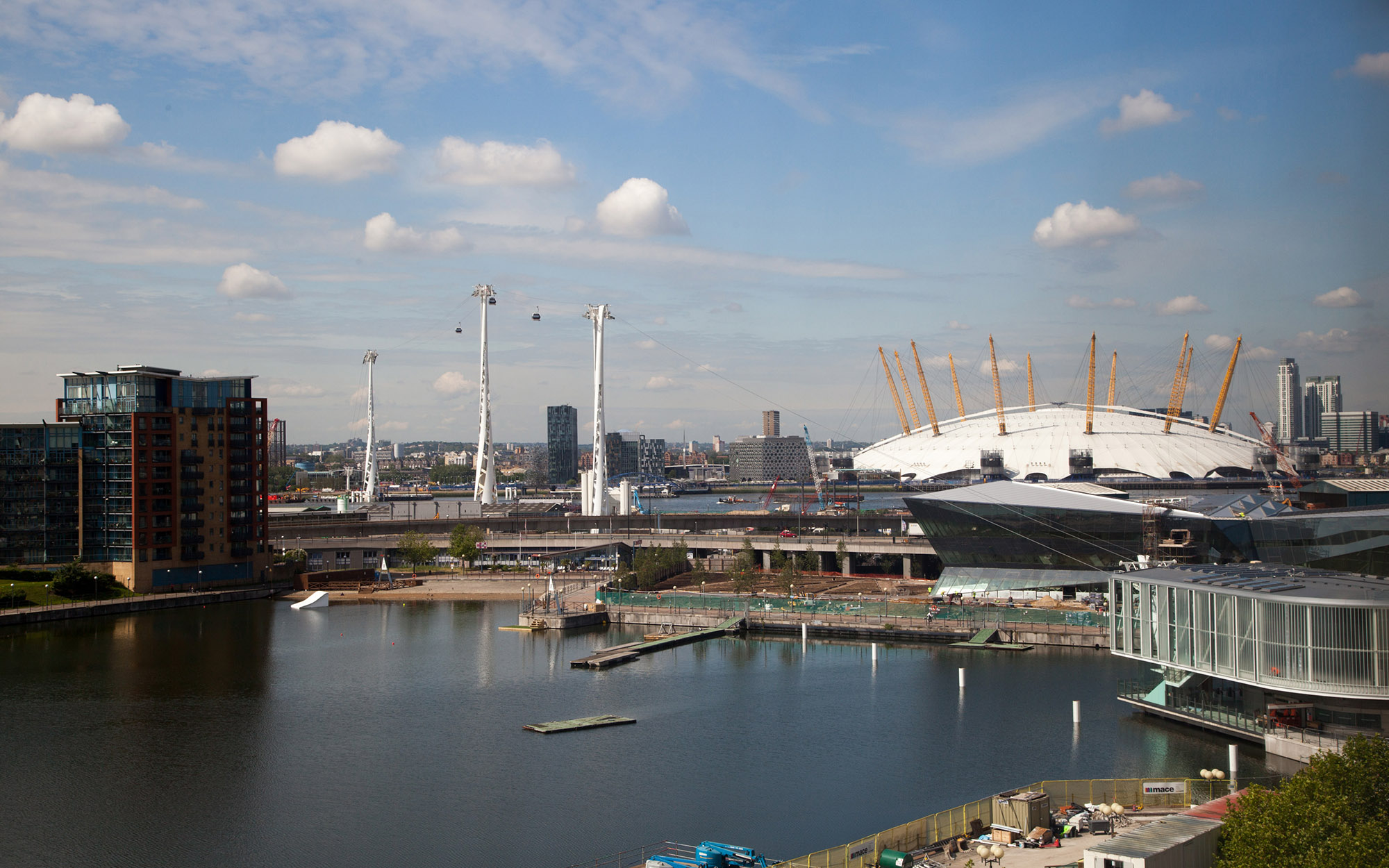 
                    Emirates Air Line Cable Car
                -3