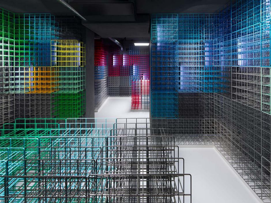 德国 Stuttgart 彩虹葡萄酒商店,创新搁架系统展现空间利用之美-18