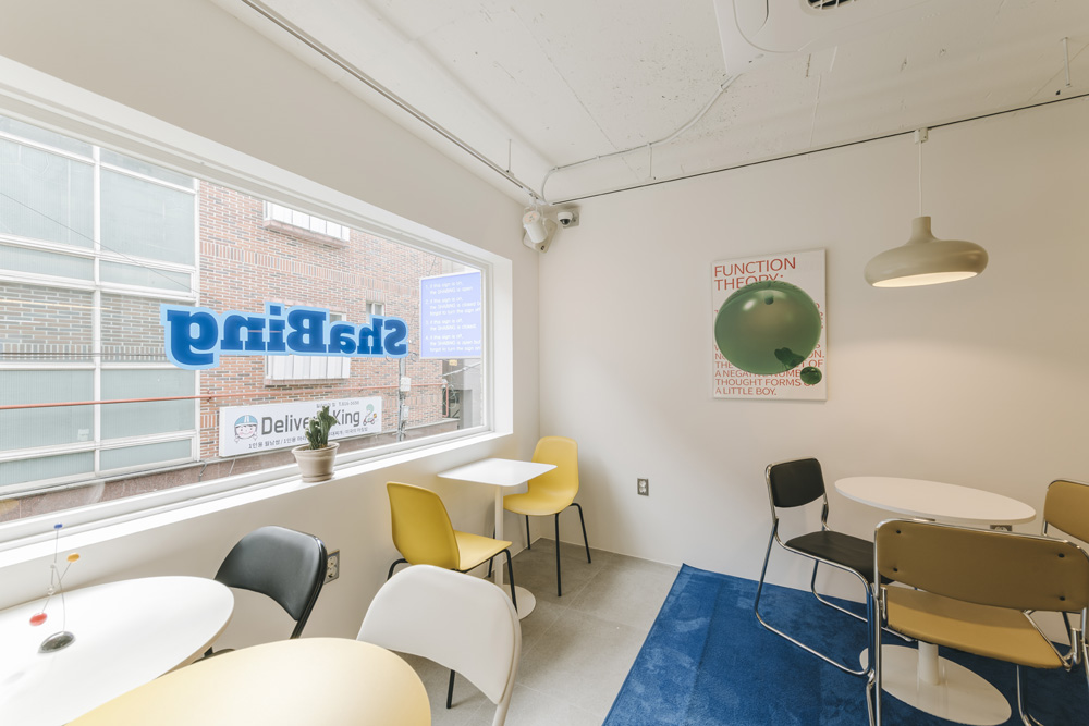 色彩点睛，15 坪釜山冰淇淋店精致设计-10