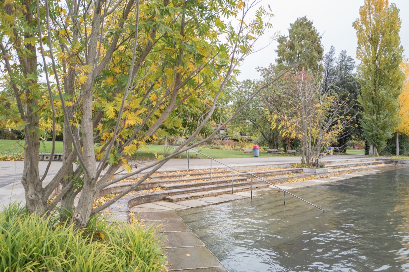 瑞士苏黎世 Tiefenbrunnen 温泉公园修复丨Neuenschwander Ravidà Architekten-3