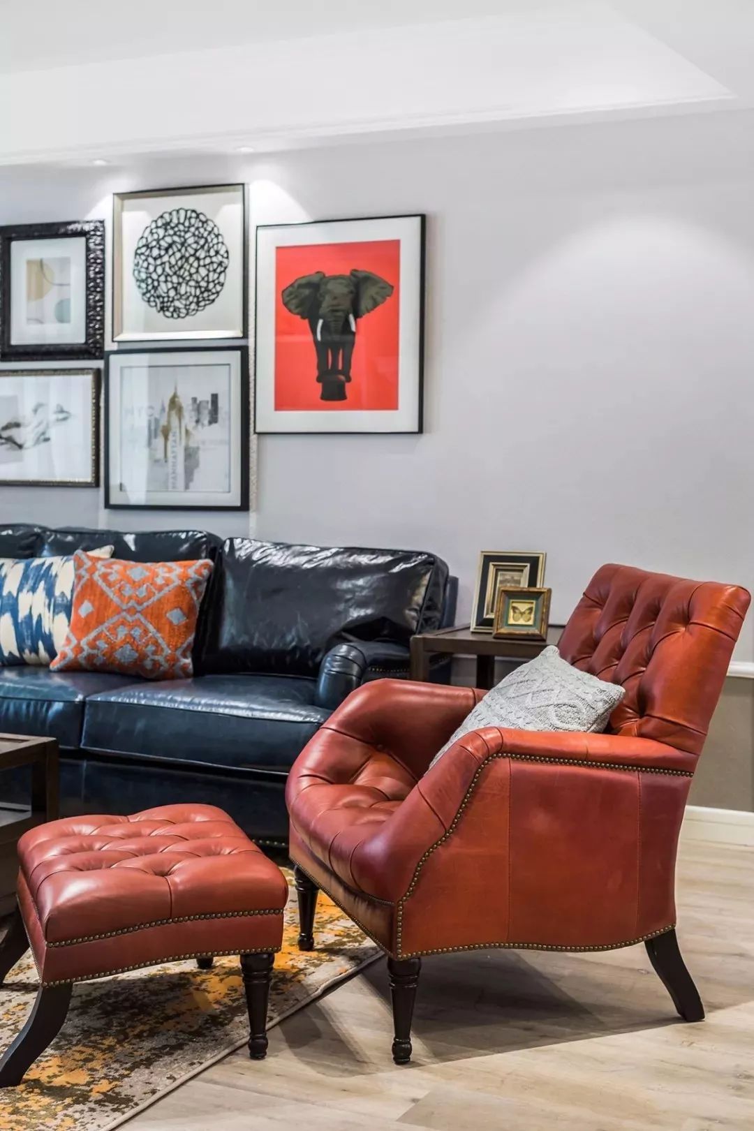 美式三居室,浅色硬装搭配鲜艳软装,雅致贵气-25