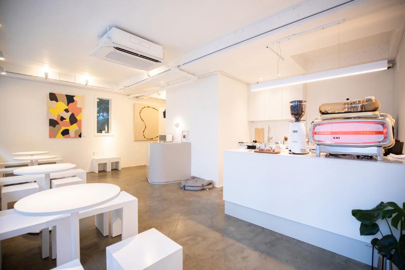 15 平米宠物咖啡厅，简约设计展现温馨氛围-3