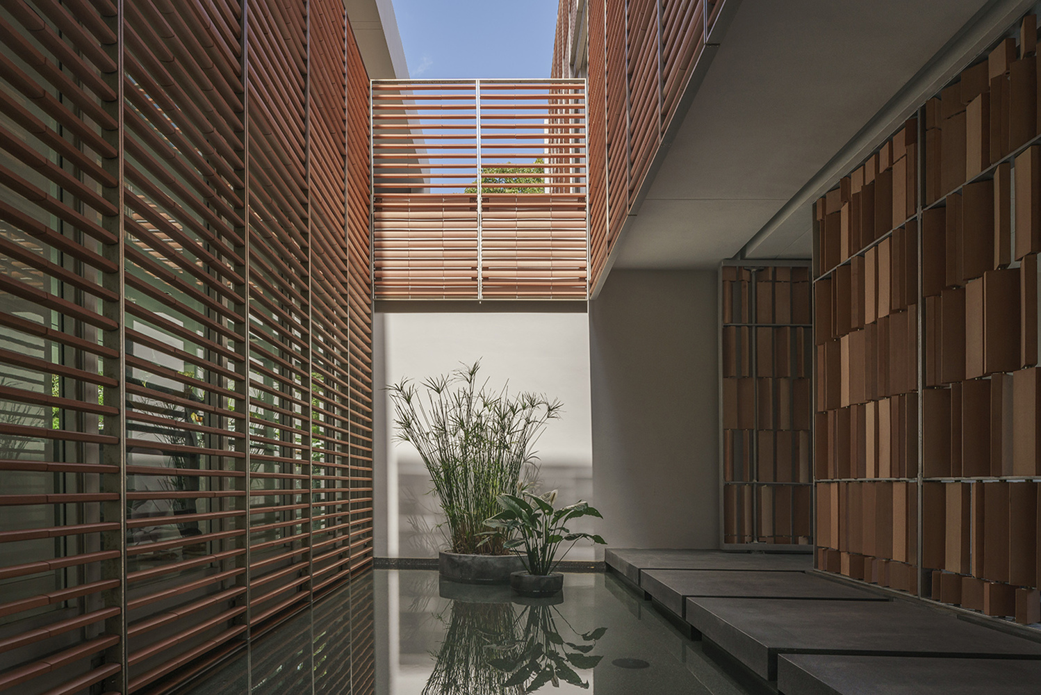 迈阿密拉丁风格住宅，融入传统元素的现代设计-49