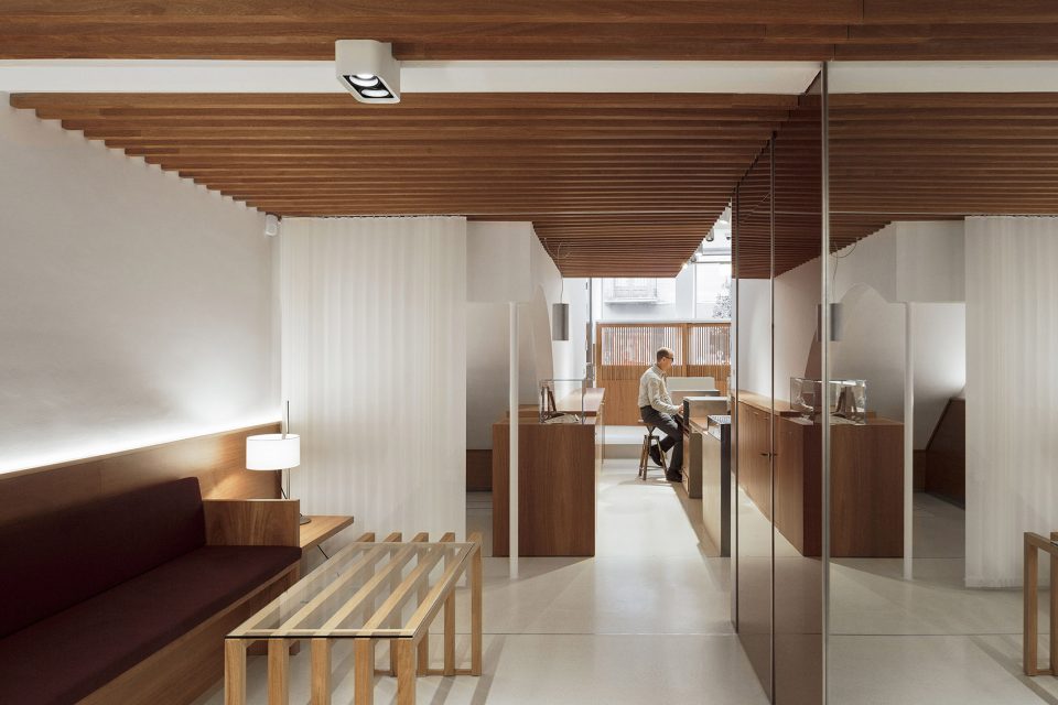 西班牙 J.Prats 珠宝店,历史传承与现代设计交融-11