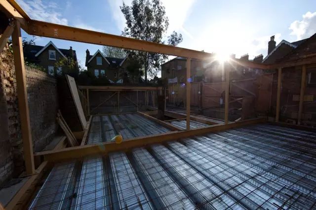 买不起“学区房”，他带2个女儿住进破马厩，花4年爆改，市价3300万!-40