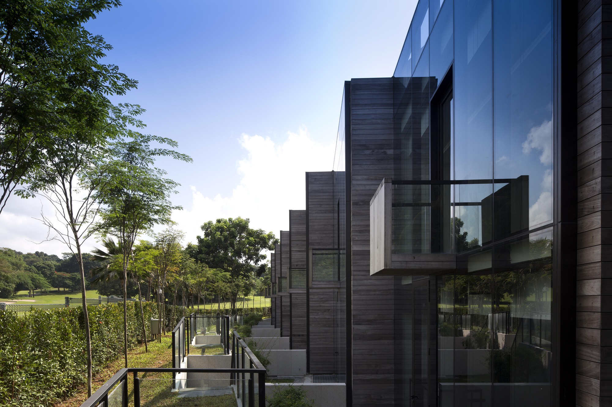 新加坡绿色“反摔”建筑-16