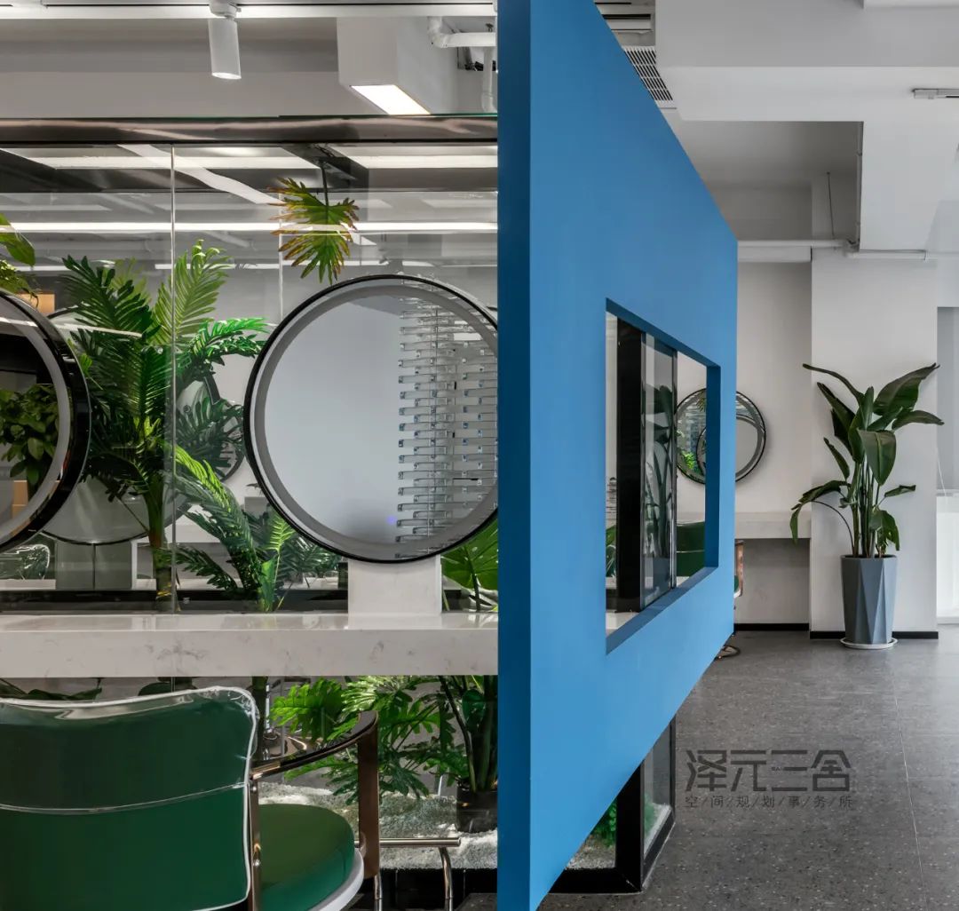 《快乐秀发》个性鲜明,绿色与蓝色交织的未来感空间-67