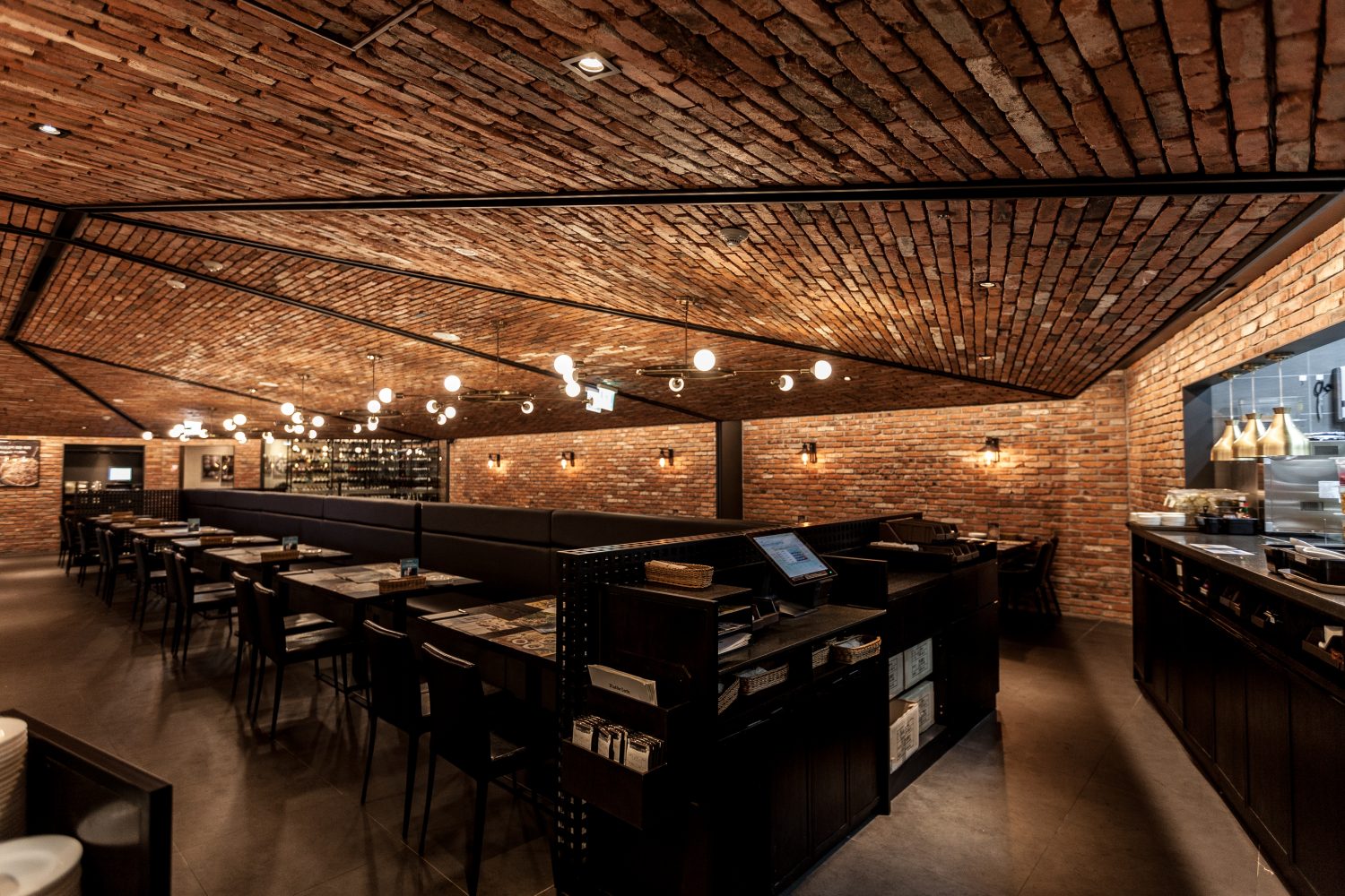 Mad For Garlic Pyeongtaek AK Plaza branch interior design-1