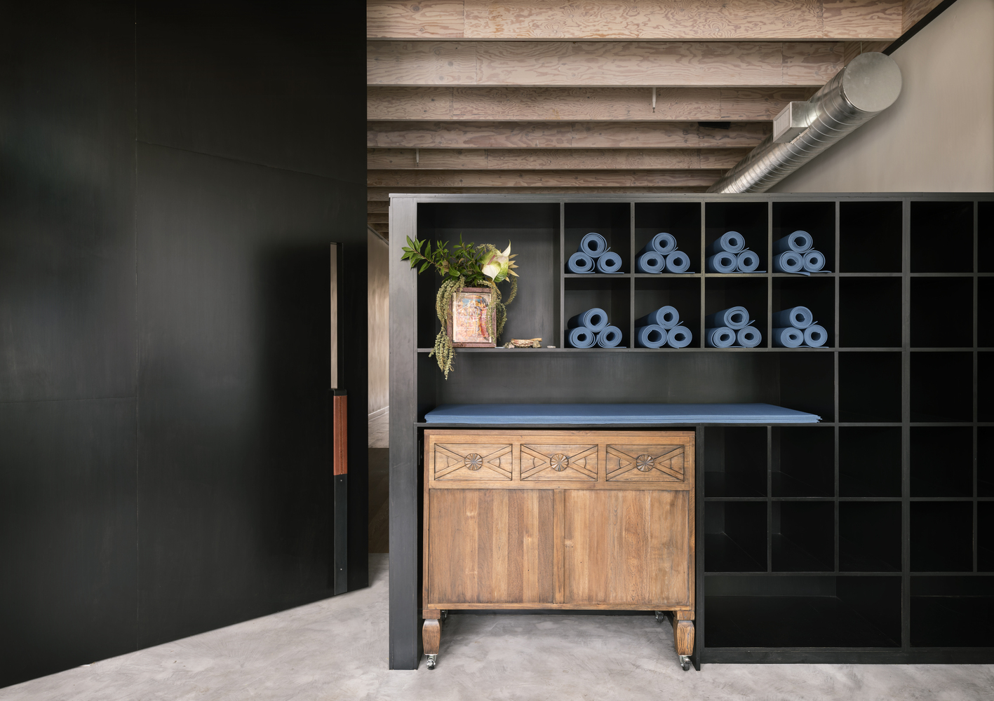 翻修后的瑜伽空间,熟悉的美学与创新设计的完美结合-16