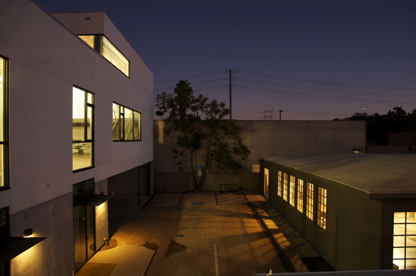 布洛克斯（若这是特定产品、品牌、名称等，在无更多背景信息时也只能根据发音直译若有背景，请提供更多信息以进行更准确翻译） 丨美国洛杉矶丨FSY Architects-9