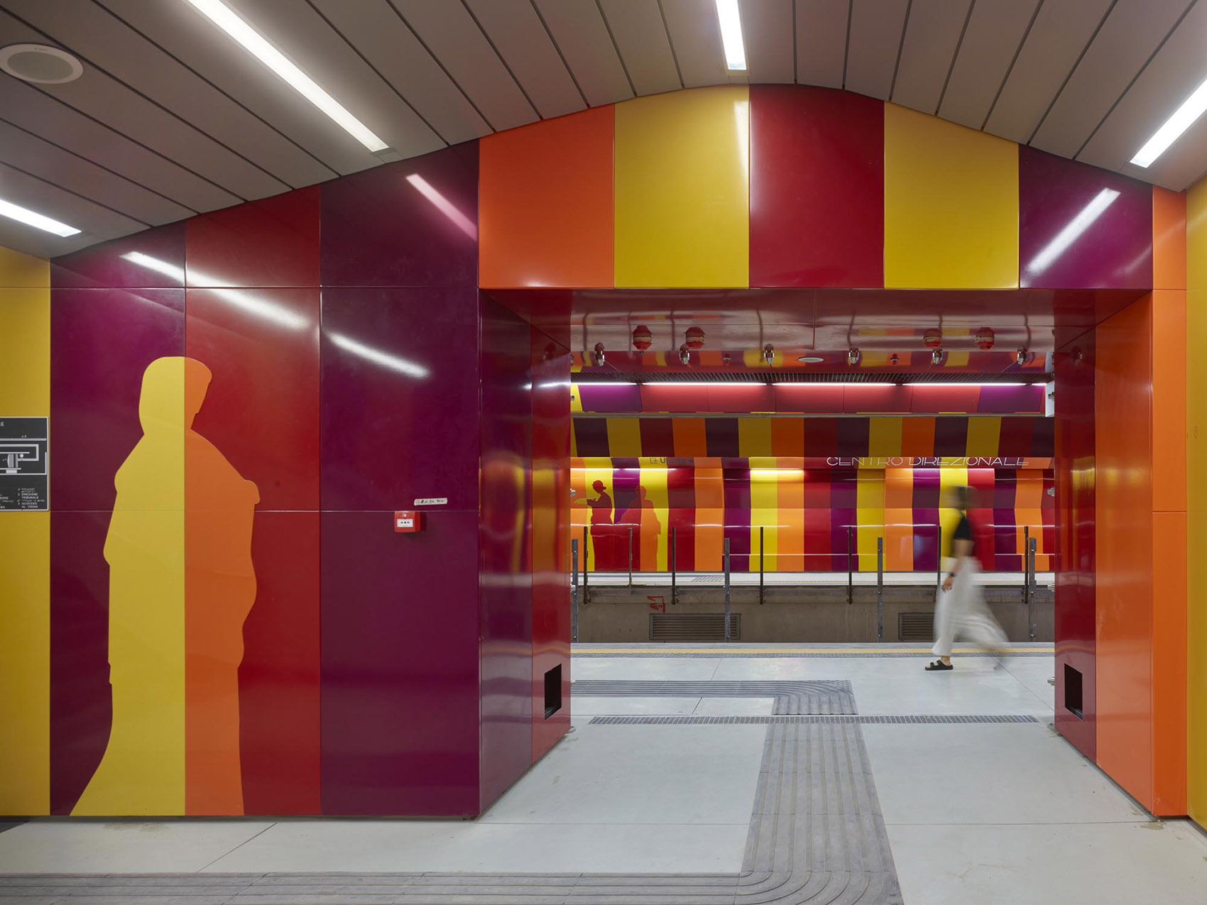 那不勒斯中央商务区车站丨意大利那不勒斯-53