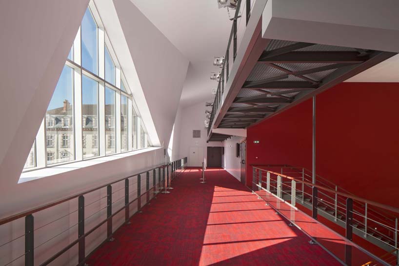 奥里亚克广场水晶建筑-17