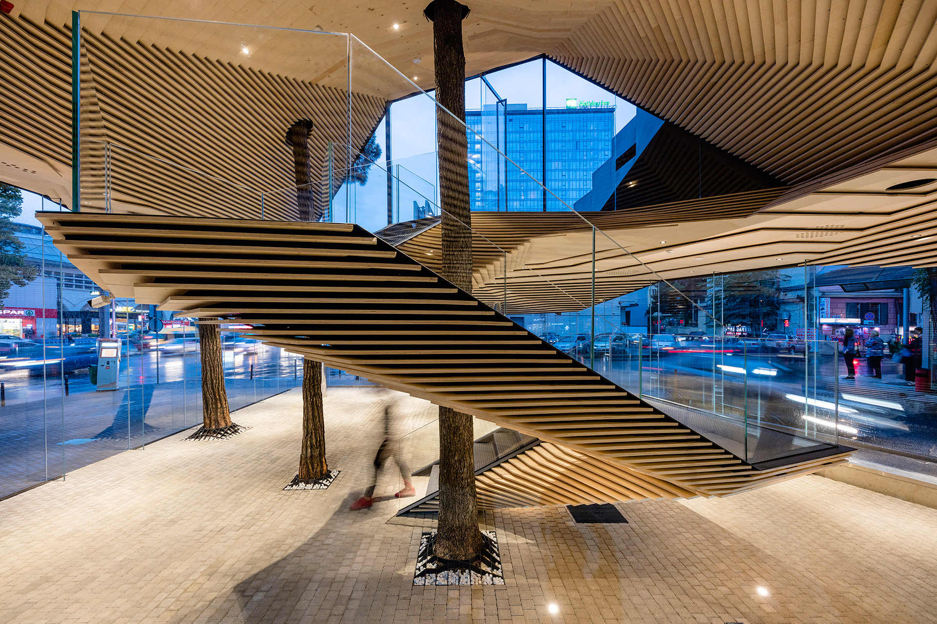 悬浮绿意，模糊边界——Khmaladze 建筑事务所打造零售餐厅空间-23