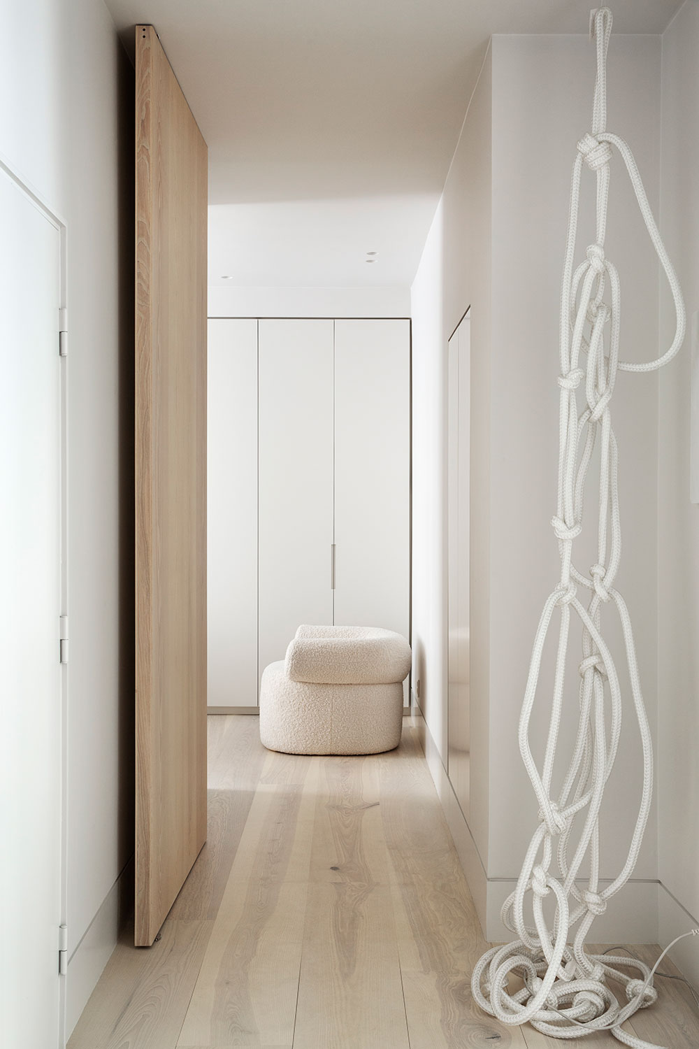 奥斯陆极简公寓 | 自然光与北欧风格的完美融合-9