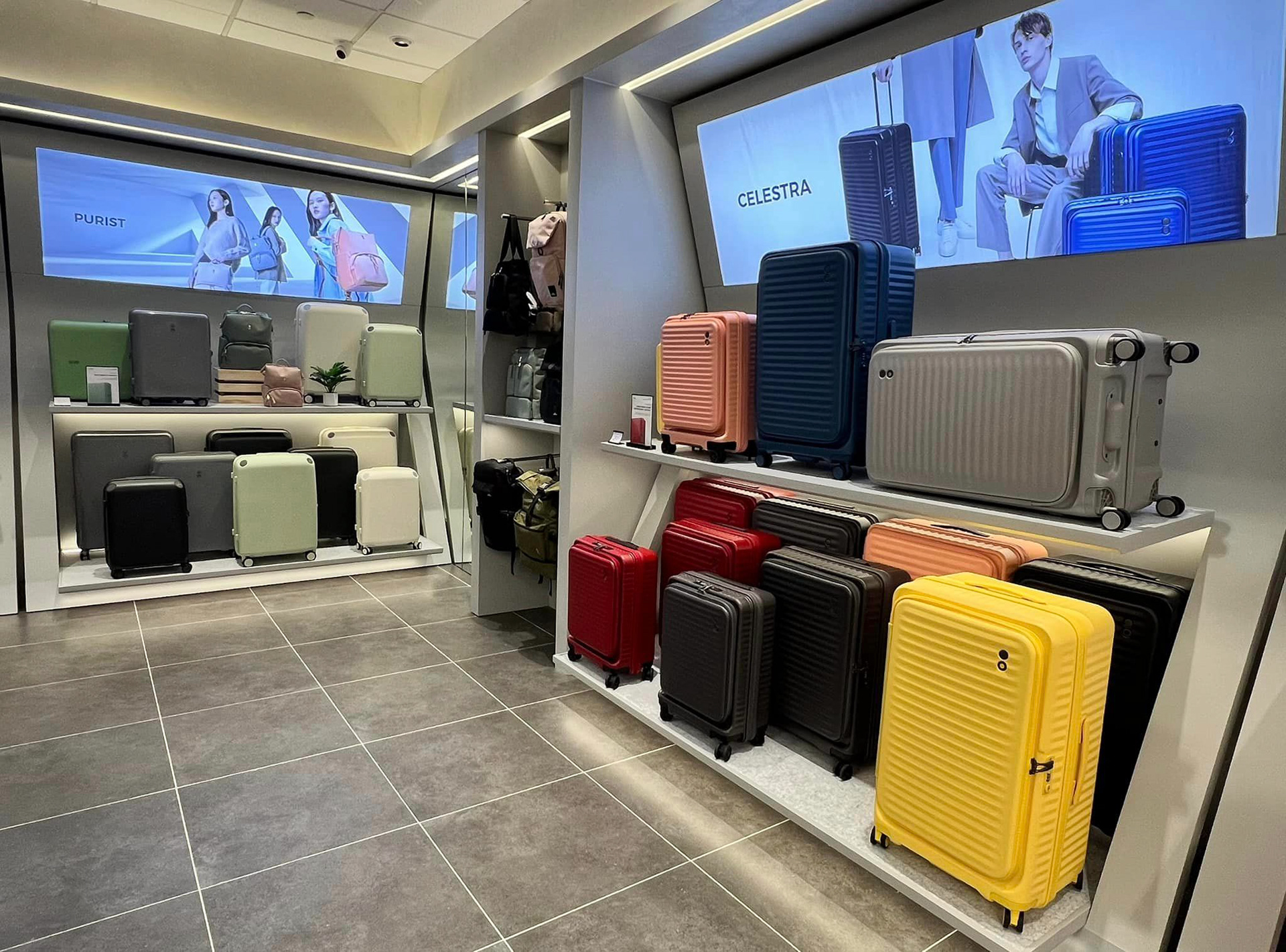 Luggage Retail Store-14