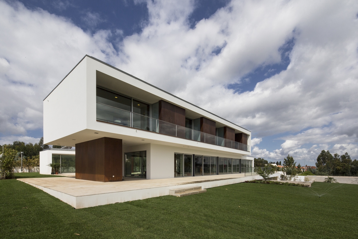 葡萄牙绿意盎然的双层住宅-51