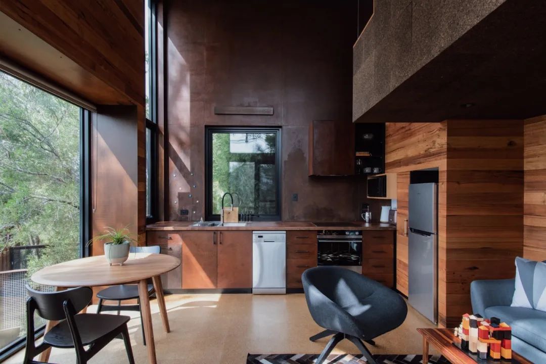 塔斯马尼亚山脊上的迷你鸟舍工作室丨澳大利亚朗塞斯顿丨Birdhouse工作室-12