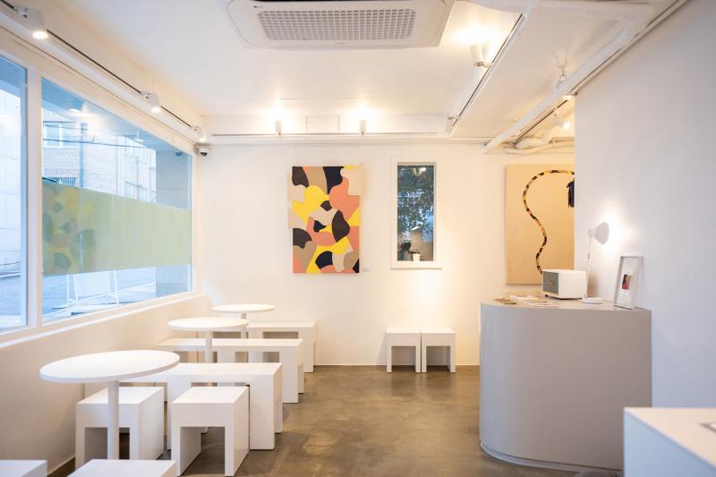 15 平米宠物咖啡厅，简约设计展现温馨氛围-5