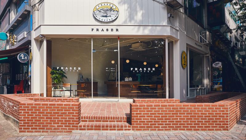 现代简约 17 坪咖啡厅 | 原木质感打造温馨空间-2