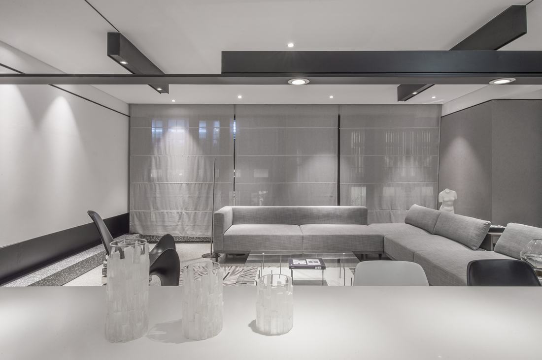 140平米爆改为一室，宠物鲨鱼的黑白世界极简至极-0