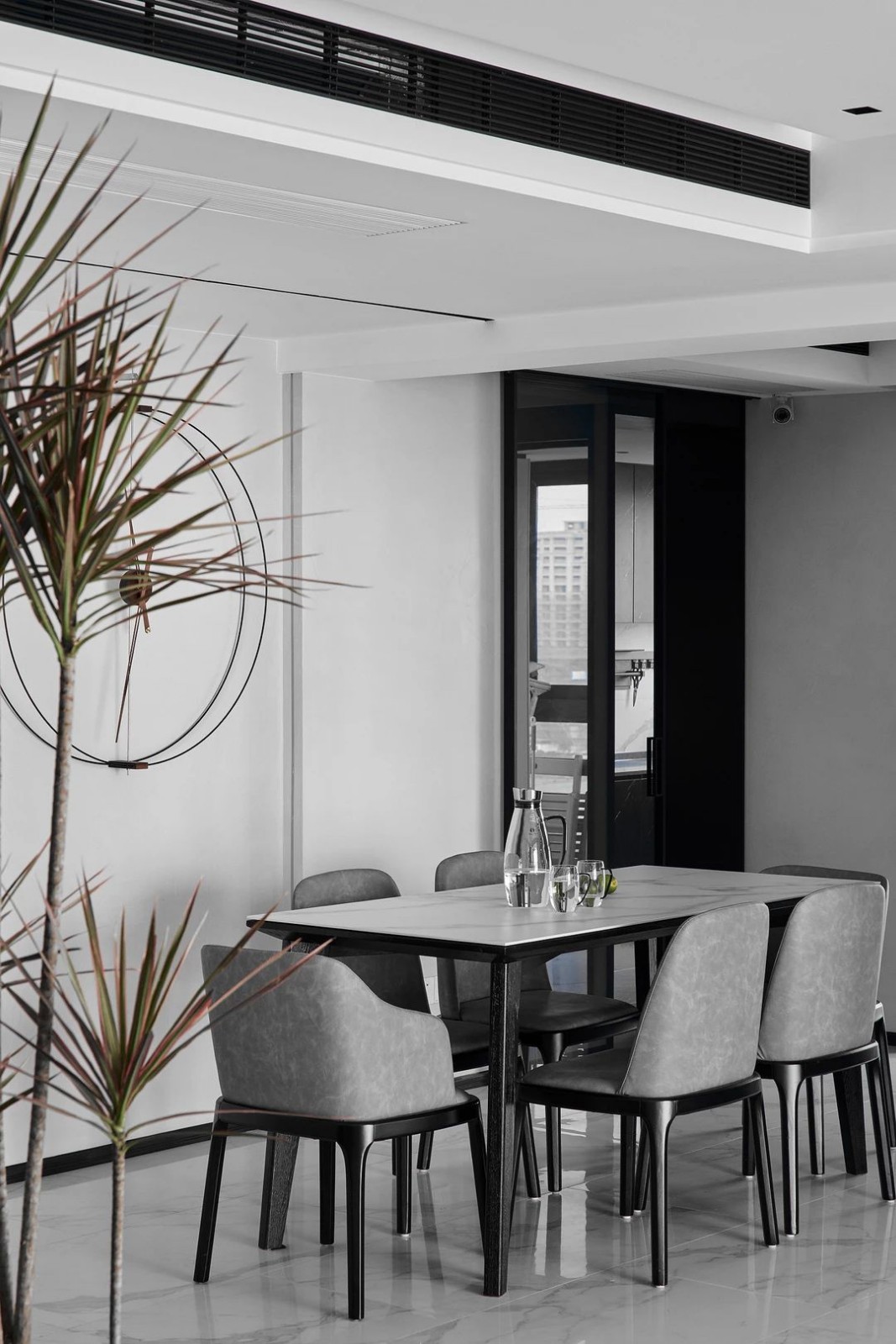 手办迷的现代简约之家 | 悬空背景展柜，红橡实木家具-13