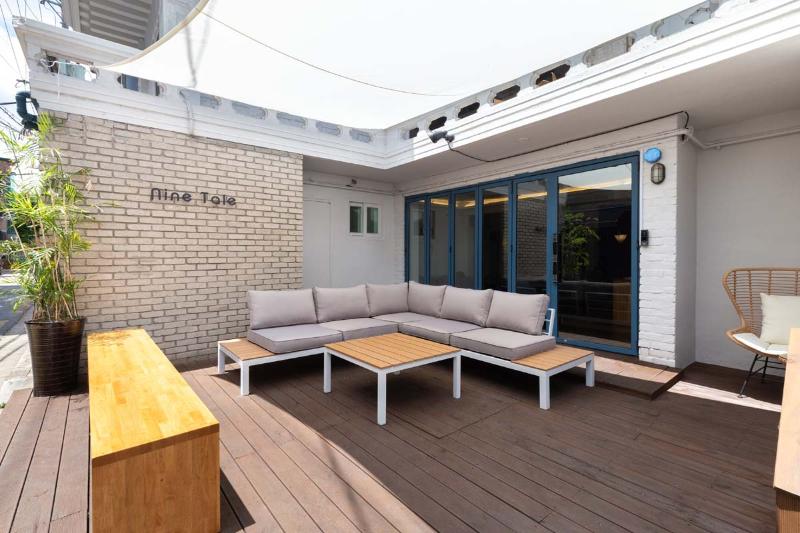 17 坪酒馆改造 | 复古韵味与时尚的完美结合-2