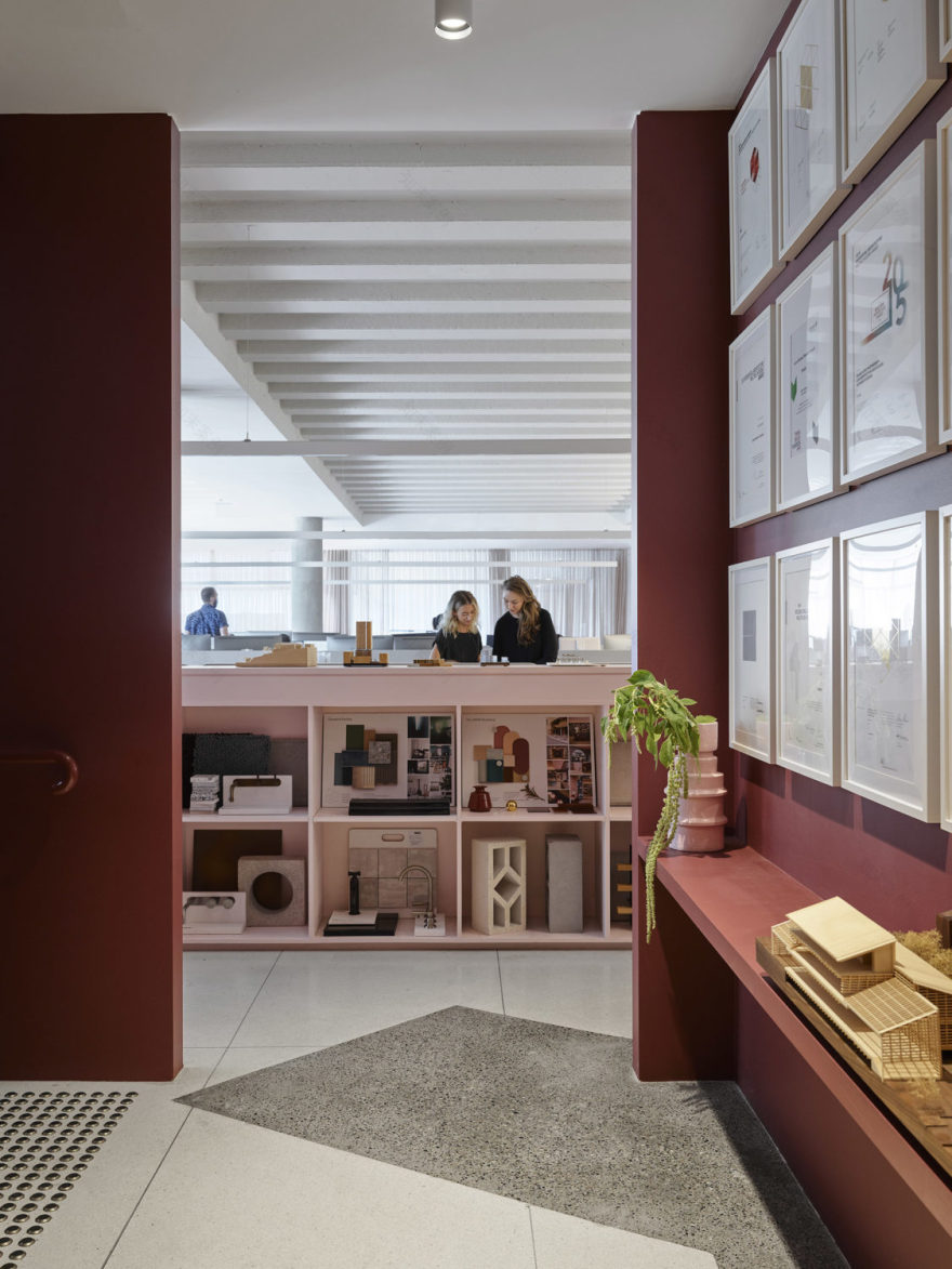 悉尼 SJB 设计工作室打造舒适家居式办公环境-26