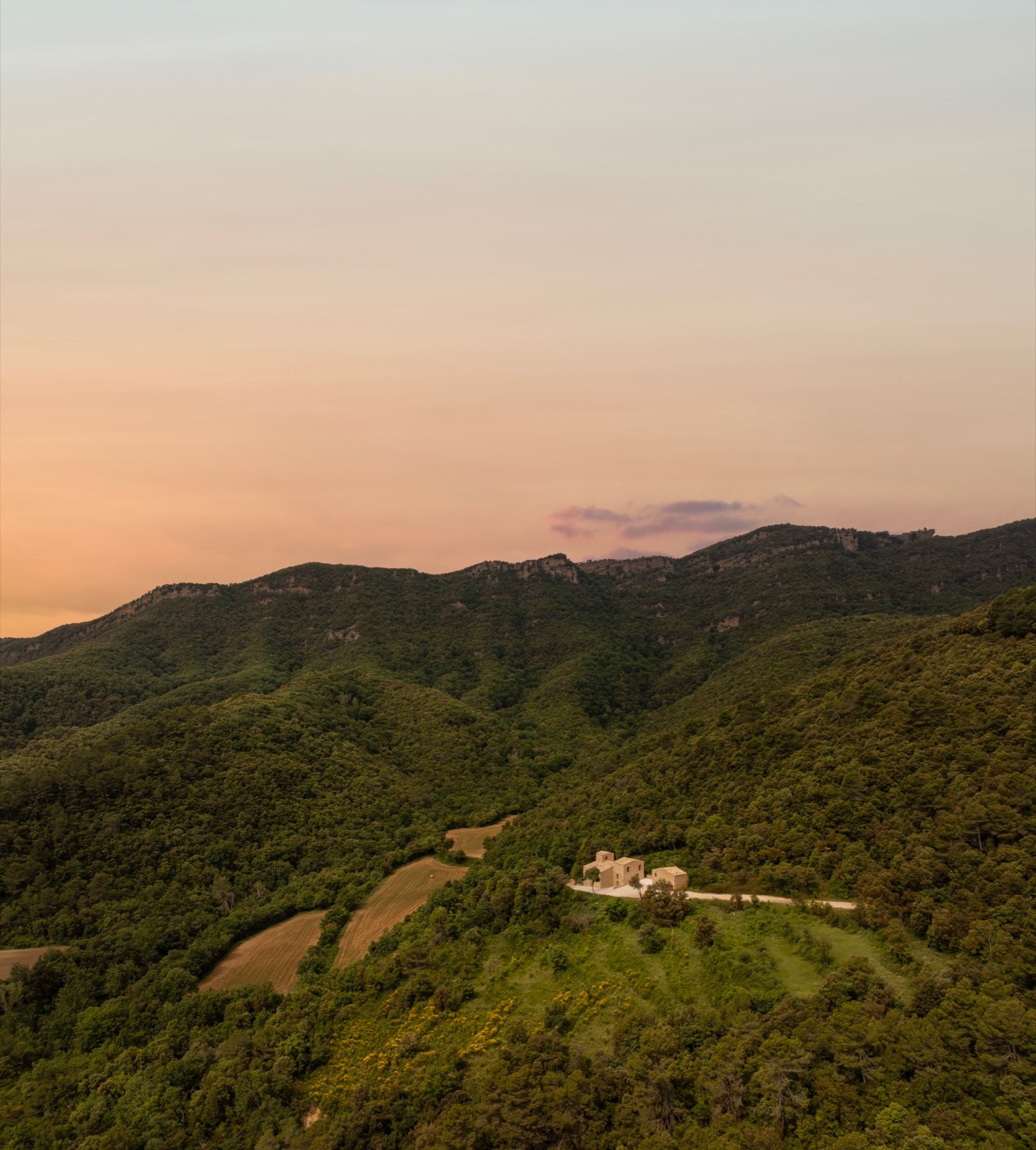 卡达尔特农庄住宅丨西班牙赫罗纳-12