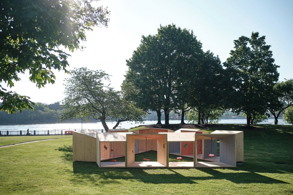 纽约回收木质展亭“Salvage Swings”-11