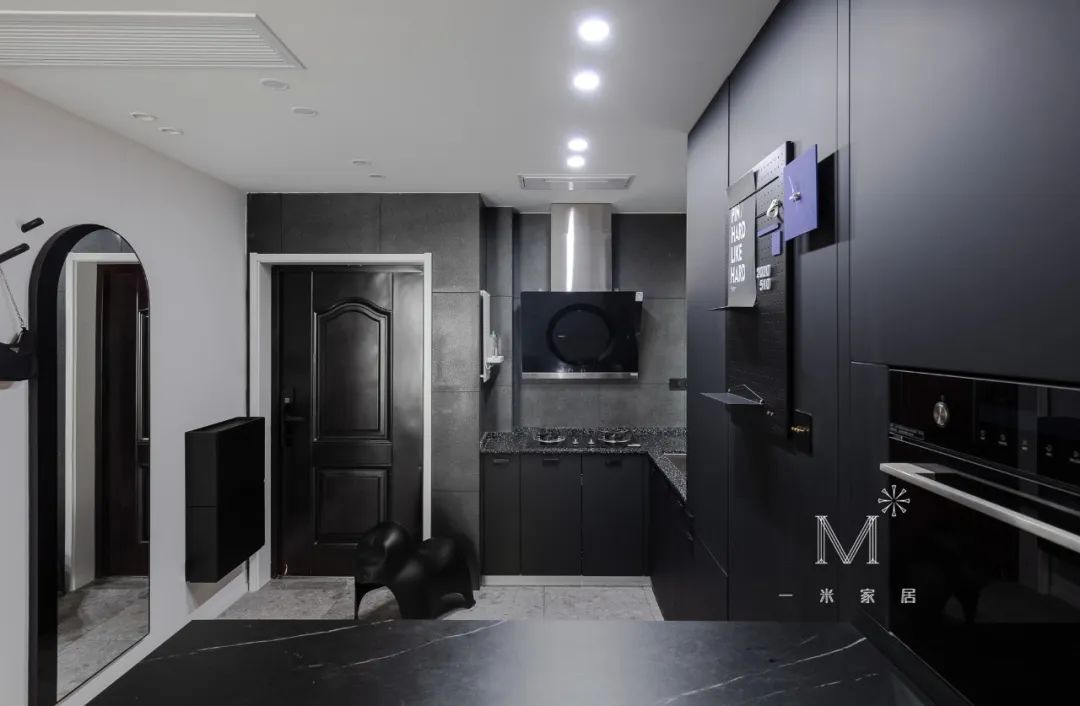 90㎡现代婚房 | “黑白灰”的纯粹浪漫-14