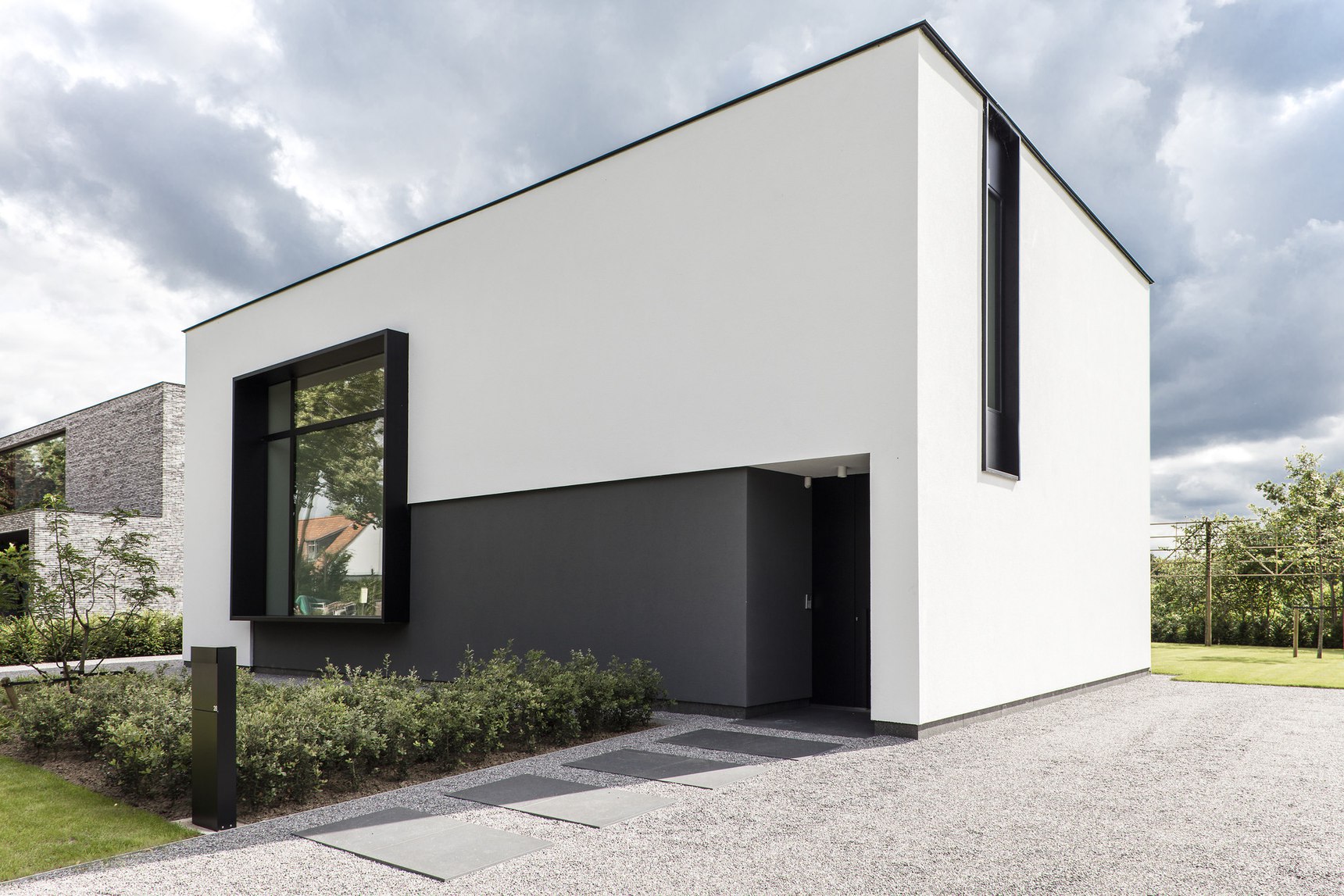 朱玛设计“飞屋”家居，紧凑布局中心壁炉成亮点-16