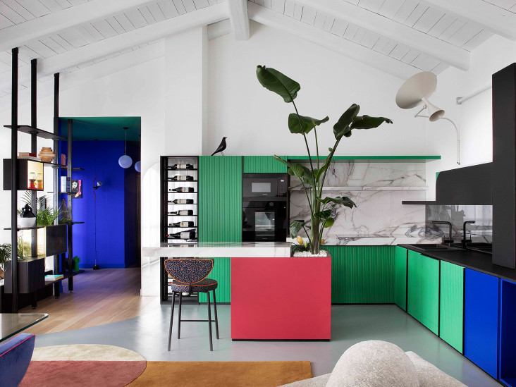 Цвет в интерьере: красочный таунхаус в Восточном Лондоне-16