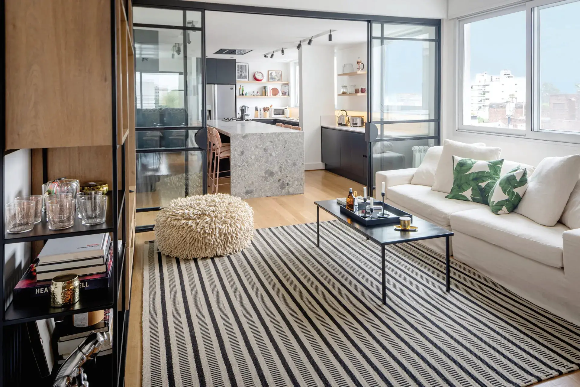 阿根廷布宜诺斯艾利斯现代公寓 | 温馨木质元素与开放空间的完美融合-1