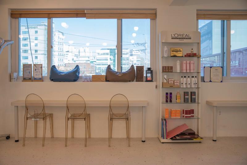 25 平美容院装修，白色调照明设计点睛之笔-5