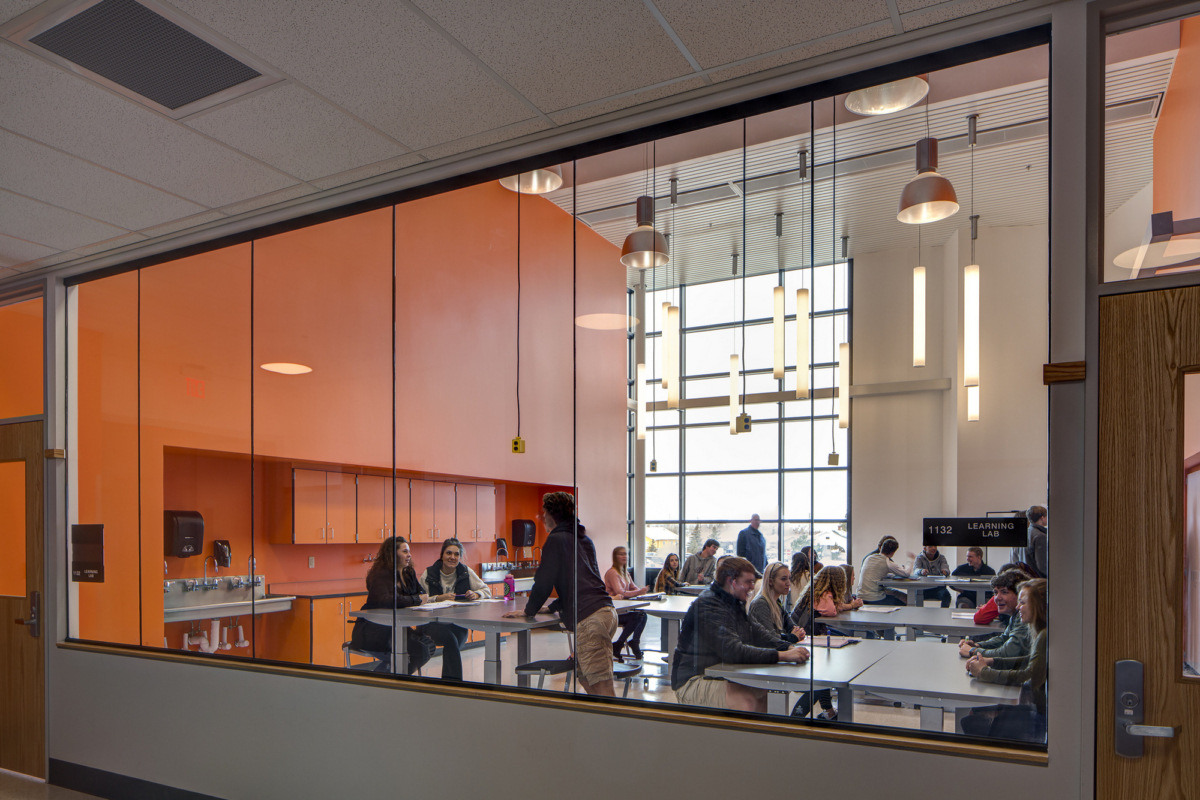 Wyoming 中学百年老校翻新，21 世纪学习环境助力学生成长-41