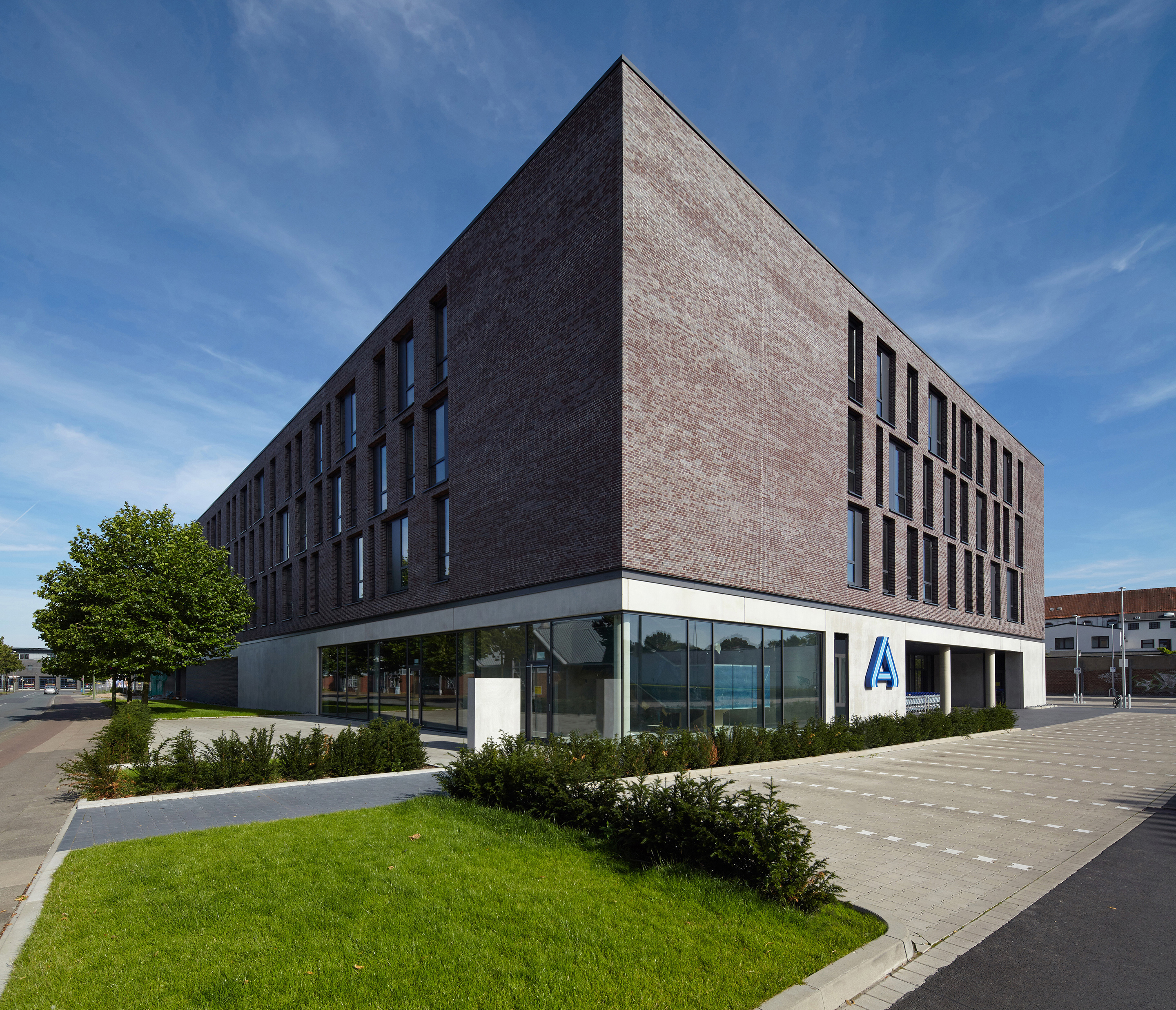 德国比勒费尔德市购物中心办公楼-7