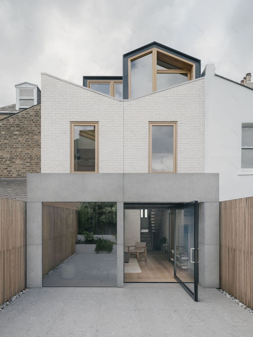 光隙间洒下光影的家庭住宅(注:komorebi是日语外来词,指从树叶缝隙间洒下的阳光) 丨英国伦敦丨ConForm Architects-13