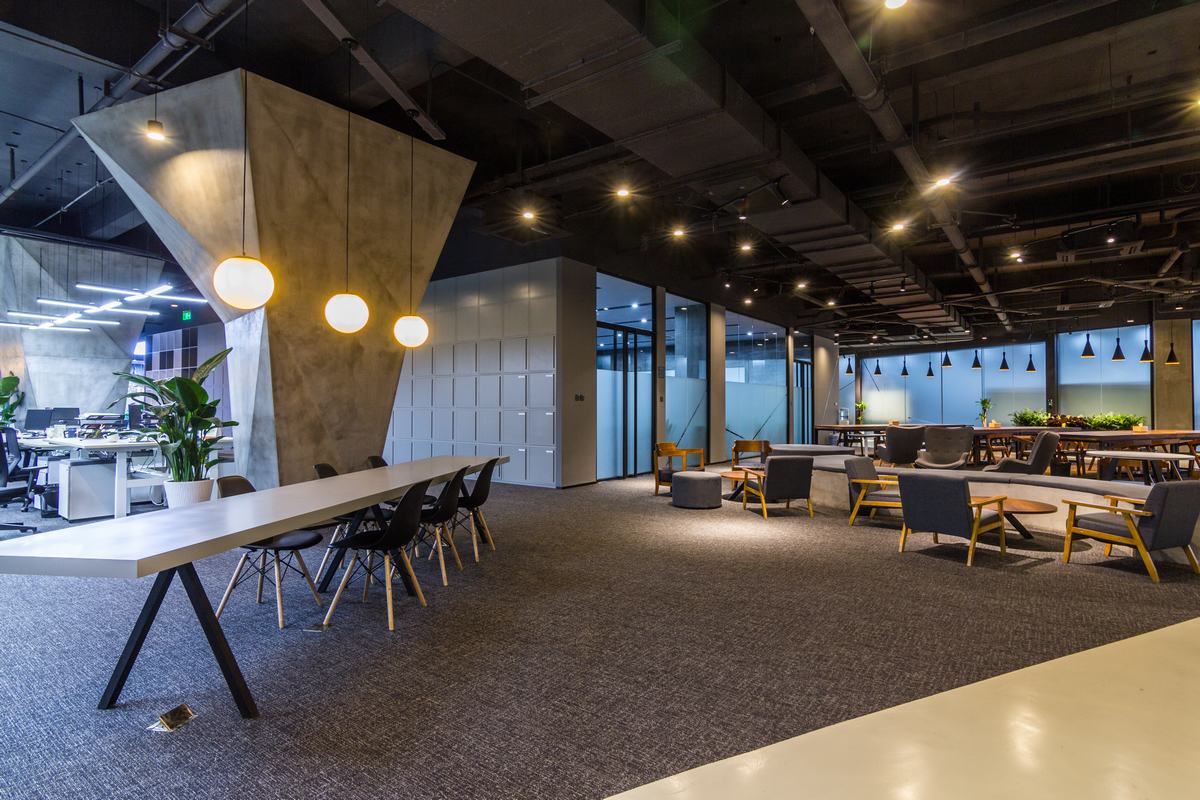 拜腾南京基地办公空间 | 工业风智能办公的典范-20