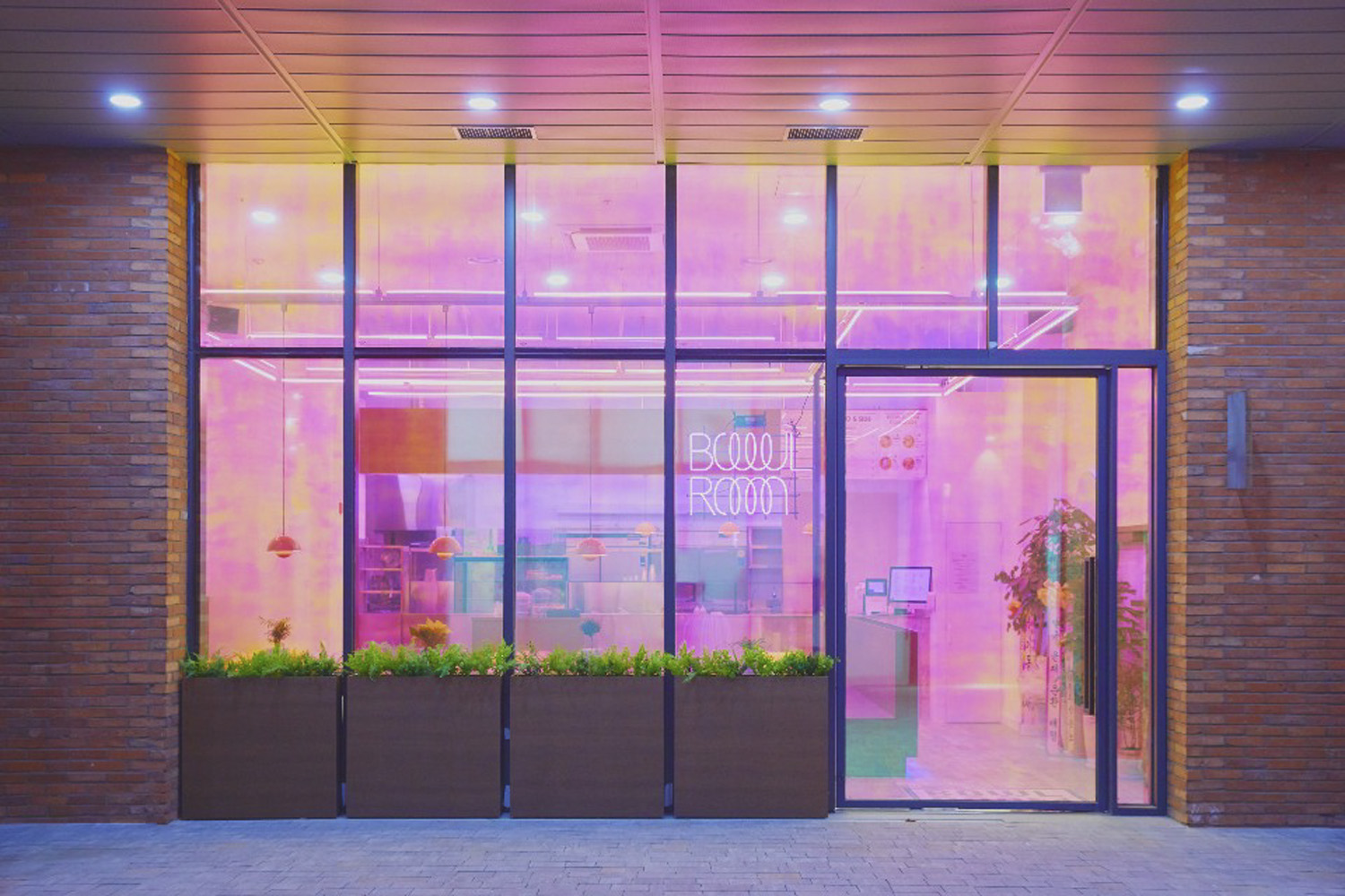 20 坪极简专卖店设计，彰显精致品味-2