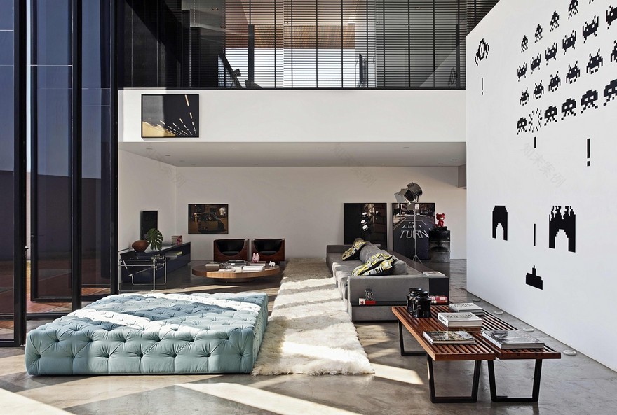 This Cubist House Connects the Expressiveness of Geometric Forms with the Beauty of the Eclectic Interiors-18