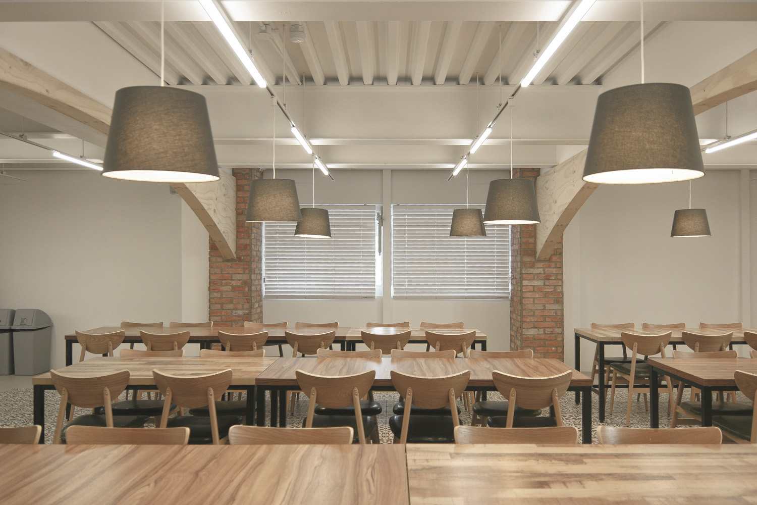 美食办公空间 | 300 平米餐饮公司室内设计案例-5