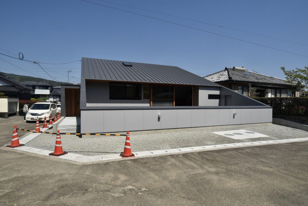 Under the mountain house #220 - COGITE-25